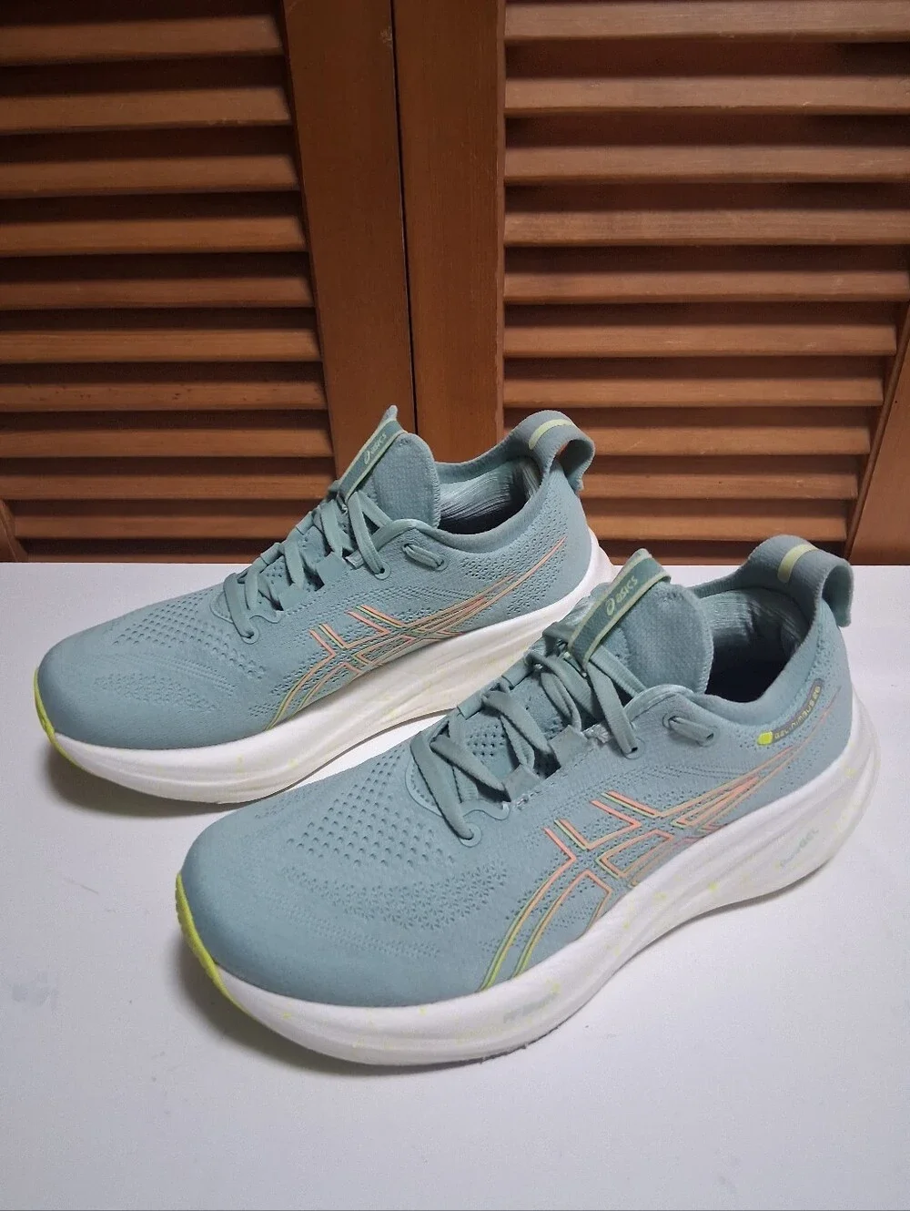 ASICS Gel-Nimbus 26 Size Light Celadon Safety Yellow Women's Running Shoe Size 8